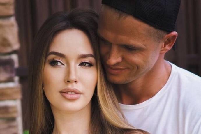 "Громко и скандально": Анастасия Костенко отреагировала на желание Дмитрия Тарасова поработать с Ольгой Бузовой
"Громко и скандально": Анастасия Костенко отреагировала на желание Дмитрия Тарасова поработать с Ольгой Бузовой