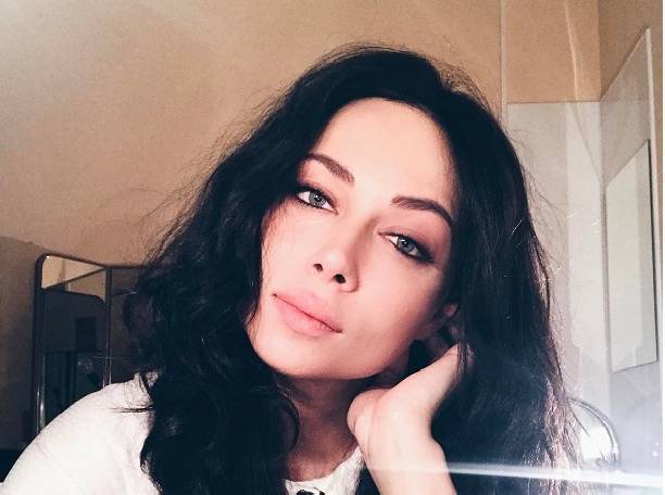 Настасья Самбурская напугала подписчиков снимком своего лица после пластики Настасья Самбурская напугала подписчиков снимком своего лица после пластики