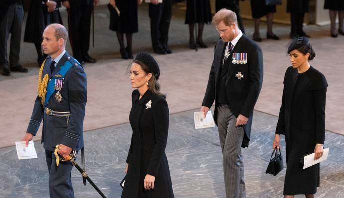 Очередной скандал в королевской семье: Престолонаследник Принц Уильям и его жена Кейт Миддлтон могут оказаться «за бортом»
