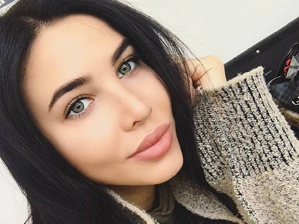 Анастасия Решетова поразила поклонников снимками обнаженного тела в стразах Анастасия Решетова поразила поклонников снимками обнаженного тела в стразах