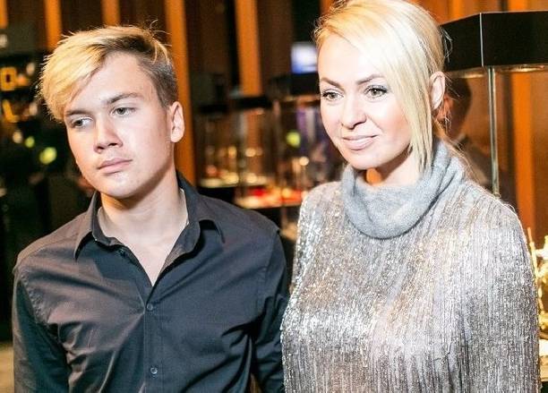 Яна Рудковская взялась за раскрутку своего 14-летнего сына Яна Рудковская взялась за раскрутку своего 14-летнего сына