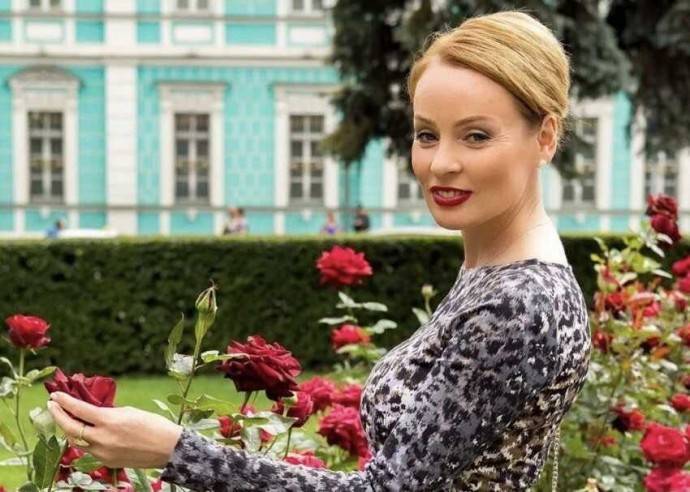 Жанна Эппле поделилась кадром со свадьбы младшего сына Жанна Эппле поделилась кадром со свадьбы младшего сына