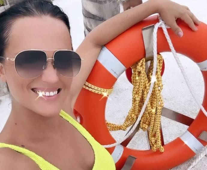 В рамках скандала с Тимуром Хайдаровым Слава попросила Филиппа Киркорова показать всем свою левую руку. Филипп Киркоров показал В рамках скандала с Тимуром Хайдаровым Слава попросила Филиппа Киркорова показать всем свою левую руку. Филипп Киркоров показал