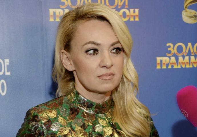 «Очередной провал»: Яна Рудковская снова позабавила публику своим «роскошным» нарядом «Очередной провал»: Яна Рудковская снова позабавила публику своим «роскошным» нарядом