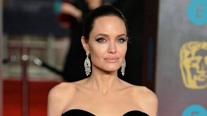 Две дочери Анджелины Джоли оказались на операционном столе
