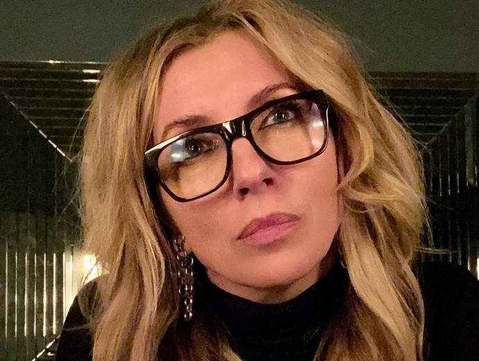 "Так себе": Светлана Бондарчук показала обнаженную грудь "Так себе": Светлана Бондарчук показала обнаженную грудь