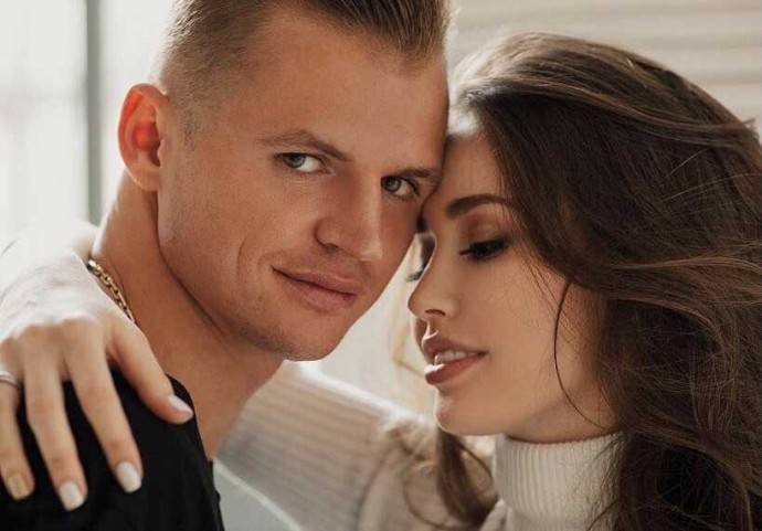 Дмитрий Тарасов поделился селфи с готовящейся к родам Анастасией Костенко Дмитрий Тарасов поделился селфи с готовящейся к родам Анастасией Костенко