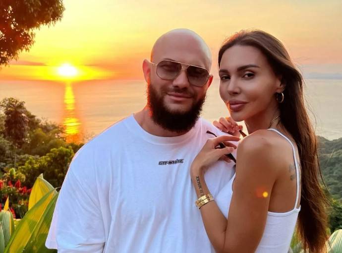 В надежде на прощение, Джиган примазался к трусам Оксаны Самойловой В надежде на прощение, Джиган примазался к трусам Оксаны Самойловой