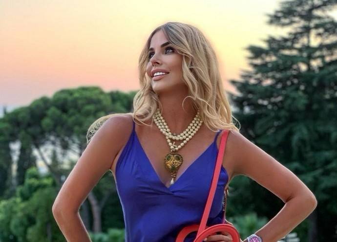 «Каждая женщина заслуживает звания королевы»:  блогер Елена Плотникова поделилась тайнами женской мудрости и красоты
