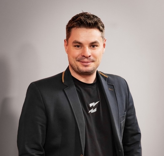 Ивент-маркетинг в SEO: Как привлекать клиентов с крупными чеками (100К) — Интервью с Денисом Нарижным