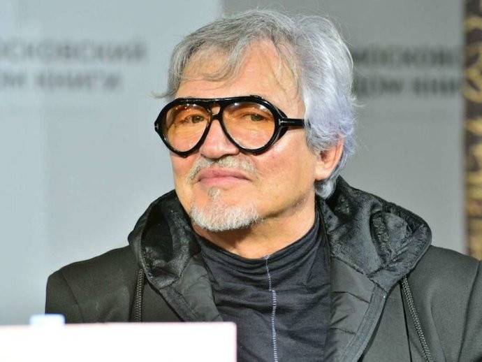 63-летний Дмитрий Дибров заявил о сильных чувствах к молодой и эпатажной певице 63-летний Дмитрий Дибров заявил о сильных чувствах к молодой и эпатажной певице