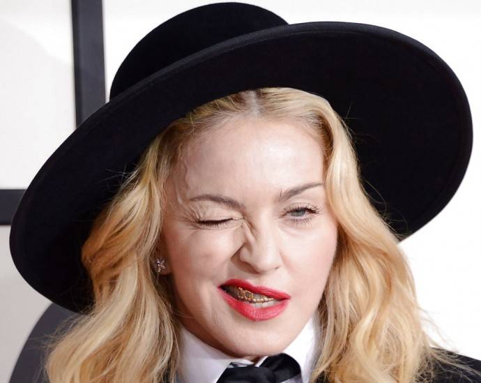 За что пользователи Сети накинулись на Мадонну: новые снимки звезды в нижнем белье