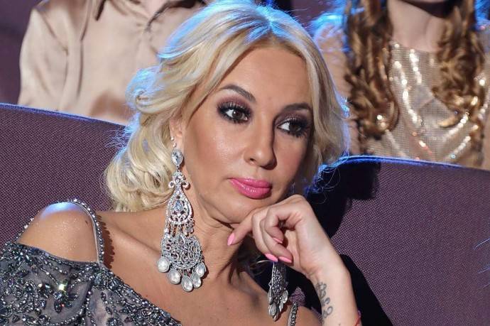"Нервы не выдерживают": Лера Кудрявцева расплакалась и пожаловалась на усталость "Нервы не выдерживают": Лера Кудрявцева расплакалась и пожаловалась на усталость