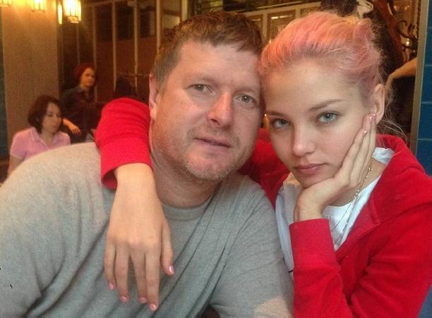 Евгений Кафельников продолжает общаться с дочерью Алесей только через социальные сети