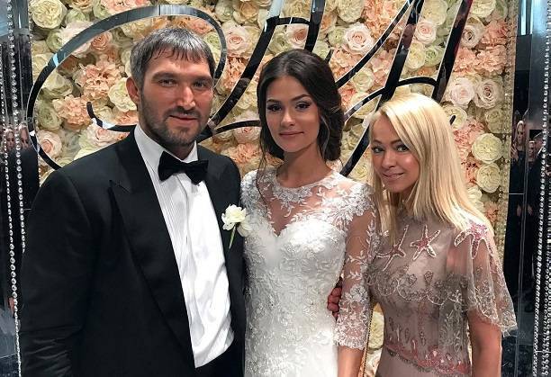 Яна Рудковская облажалась на свадьбе Александра Овечкина