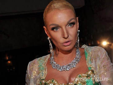 Балерина Анастасия Волочкова раскритиковала моделей Валентина Юдашкина