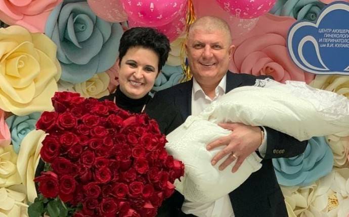 52-летняя Елена Голунова ответила на критику своего позднего материнства 52-летняя Елена Голунова ответила на критику своего позднего материнства