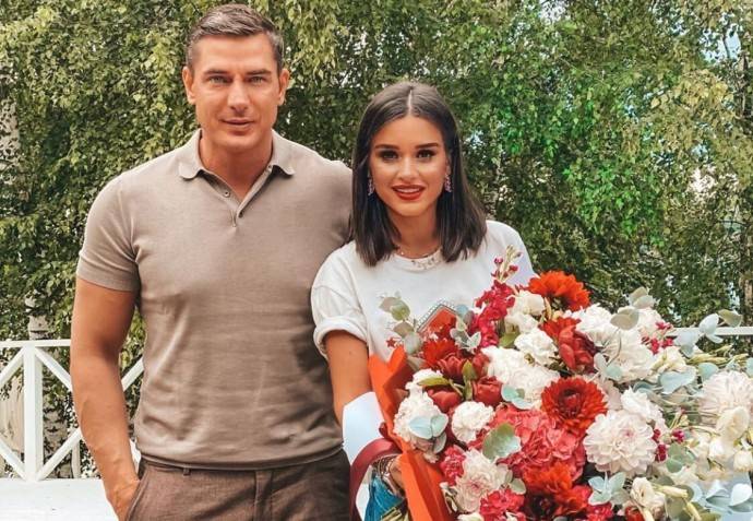 Ксения Бородина подарила мужу песню Ксения Бородина подарила мужу песню