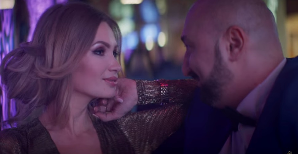 Феофилактова с мужчиной в клипе.jpg