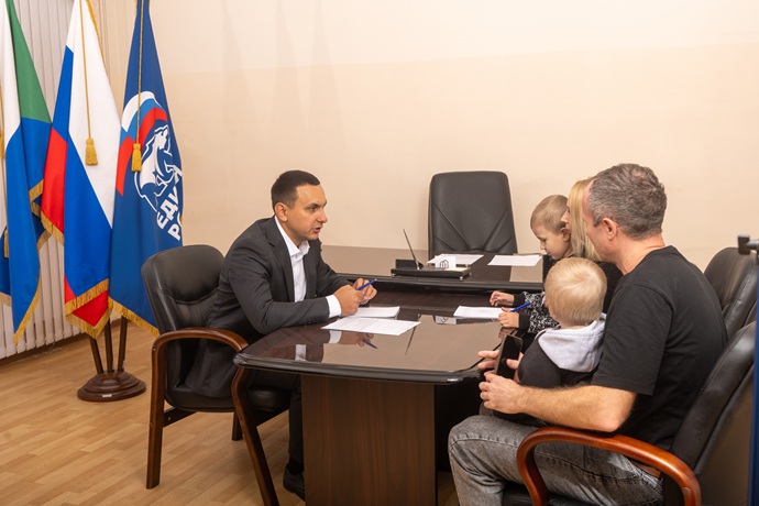 Максим Иванов — российский политик и государственный деятель Максим Иванов — российский политик и государственный деятель