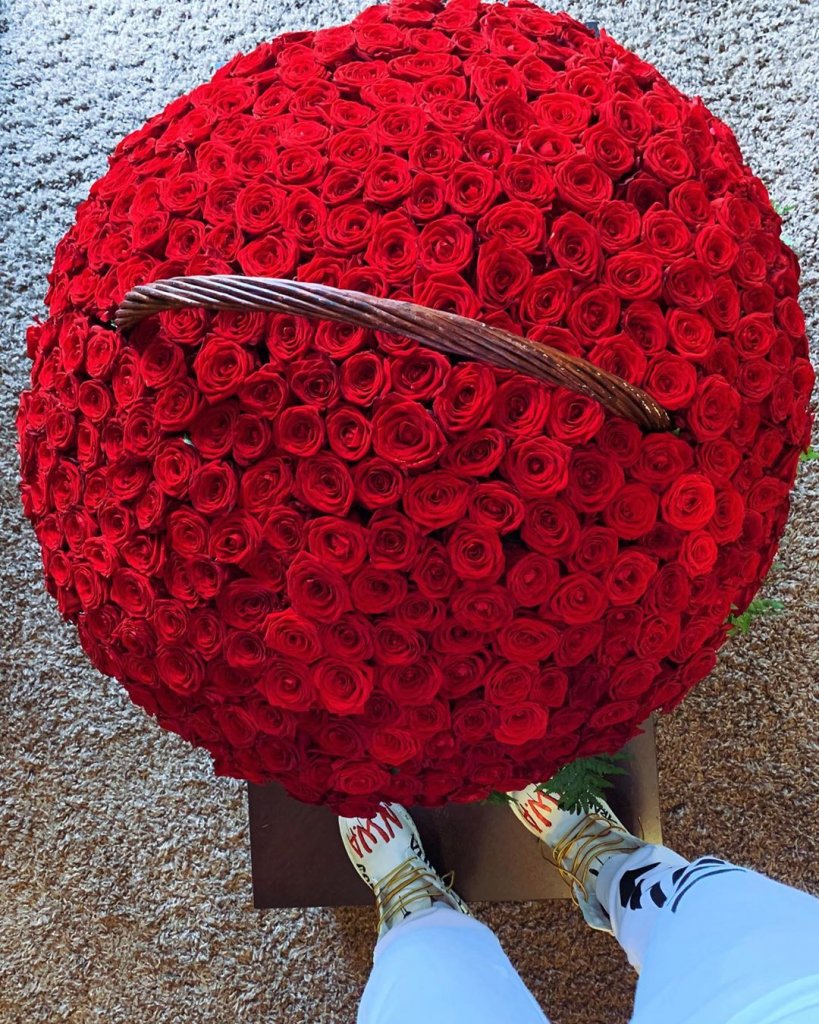 Огромный букет красных роз корзина Анна Седокова BysQv7PAaXV.jpg