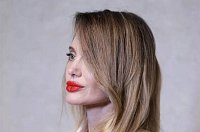 Неудачная пластика или болезнь? Поклонники обсуждают последние фото Анджелины Джоли