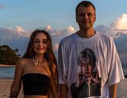 Слава Комиссаренко женился. ТОП фото молодой жены комика, которая не отличается скромностью
