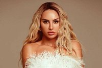 Анна Асти показала, чем завершилось желание изменить внешность