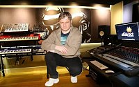 Как обычный поход в рыбный магазин превратил композитора Алексея Фомина в "уличного маньяка"