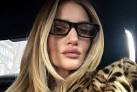 Роузи Хантингтон-Уайтли пришла на интервью с неузнаваемым лицом