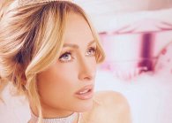 Обнаженная Пэрис Хилтон устроила фотосессию в пенной ванне