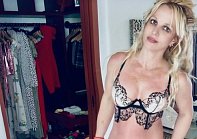 Бритни Спирс побывала в гостях у Кардашьян и похвасталась своим нижним бельем