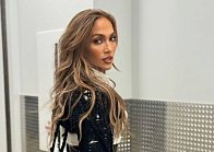 Дженнифер Лопес дала понять, что бельё телесного цвета ей очень идет