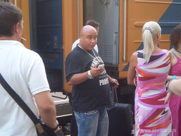Москва,Рижский вокзал,Звёзды эстрады поехали на поезде на конкурс новая-волна 2010