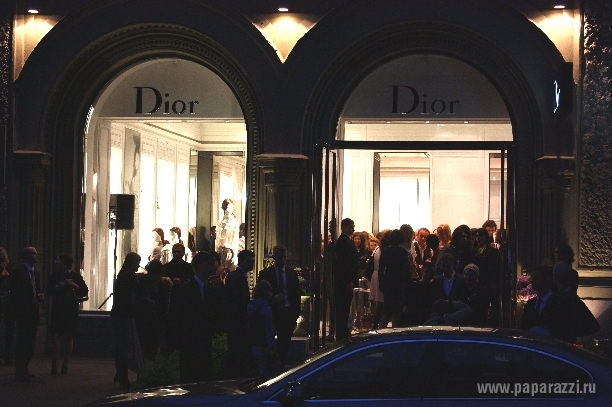 открытие  магазина  DIOR  в  петербурге