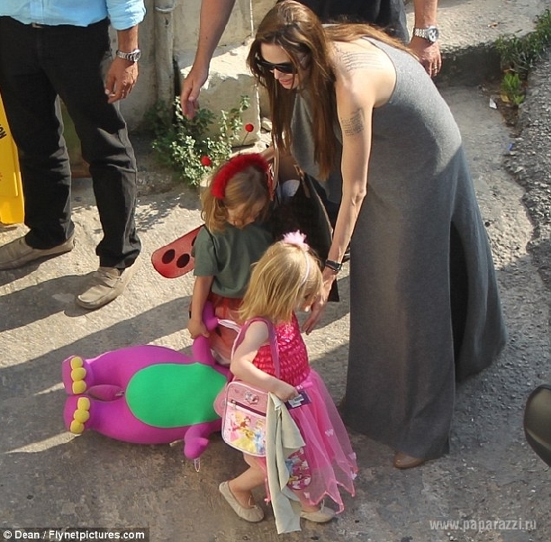 Анджелина Джоли и Брэд Питт вывезли всех детей на Мальту