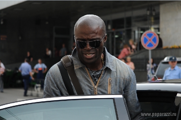SEAL СНОВА ПРИЕХАЛ В МОСКВУ С ЧЕРНЫМИ НОГТЯМИ