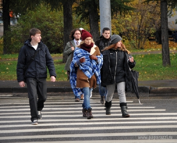 Дайан Крюгер в Москве угостили хот-догом