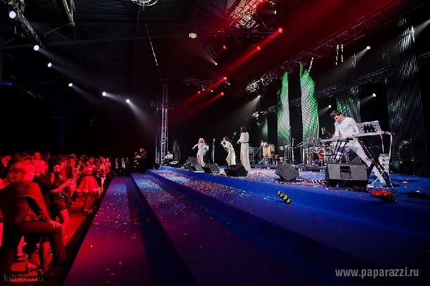 группа серебро как всегда засветились трусиками, на концерте в петербурге.