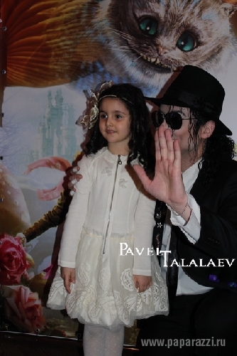 Двойник Майкла Джексона подарил детям мечту