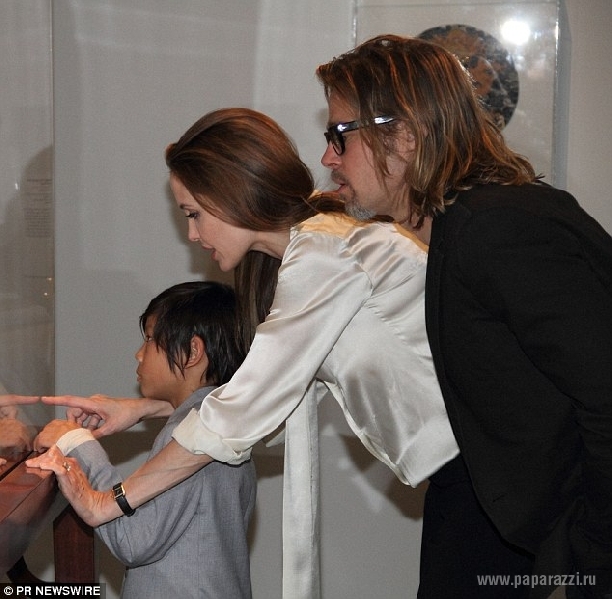 Анджелина Джоли похвасталась обручальным кольцом от Брэда Питта