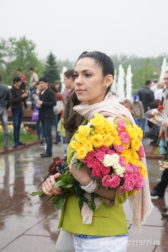 ХУДОЖНИК МАРИНА ЛИЗОРКИНА СОБРАЛА ЗВЕЗД, ЧТОБЫ ВМЕСТЕ ПОЗДРАВИТЬ ВЕТЕРАНОВ