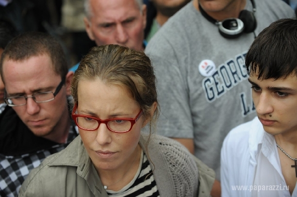 Ксения Собчак протестует без макияжа