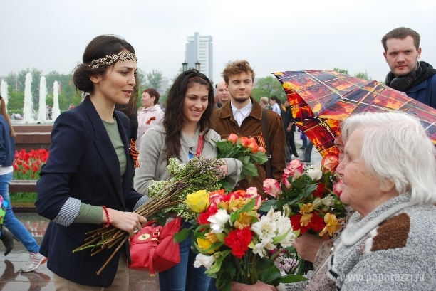 ХУДОЖНИК МАРИНА ЛИЗОРКИНА СОБРАЛА ЗВЕЗД, ЧТОБЫ ВМЕСТЕ ПОЗДРАВИТЬ ВЕТЕРАНОВ