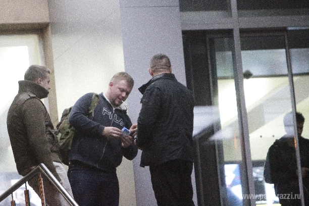 Владимир Епифанцев сфотографировался с поклонником за сигарету