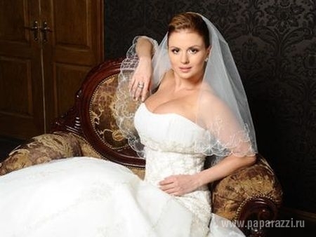 Подруга выдает замуж Анну Семенович