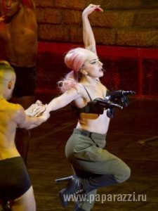 У Леди Гага штаны лопнули прямо на сцене