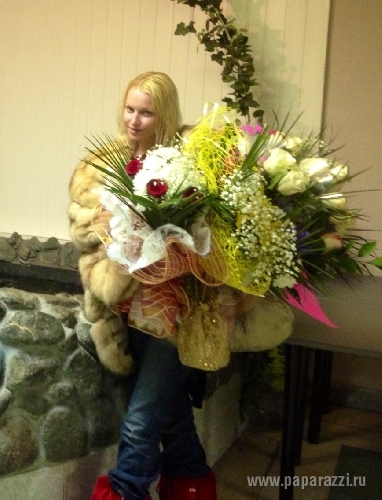 Анастасия Волочкова продемонстрировала новое колечко