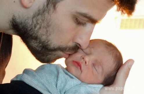 Шакира выложила в сеть новое фото своего малыша