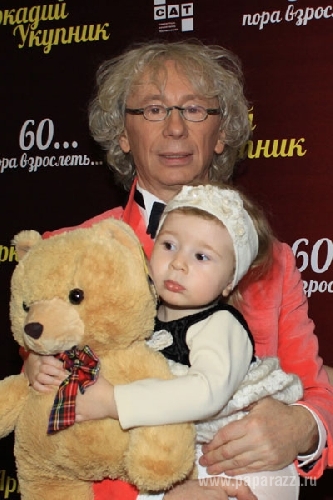 Вера Брежнева исполнила для Аркадия Укупника приватный танец Вера Брежнева исполнила для Аркадия Укупника приватный танец